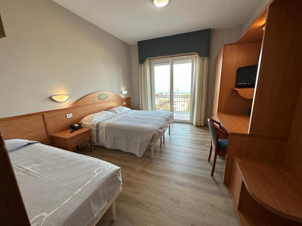 Hotel Costa Verde Pineto Exterior photo